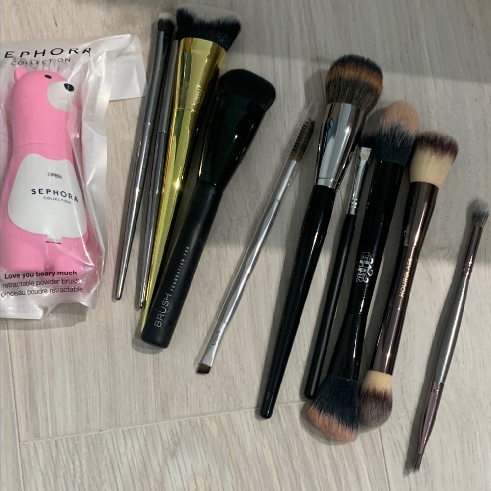 Makeup brushes
